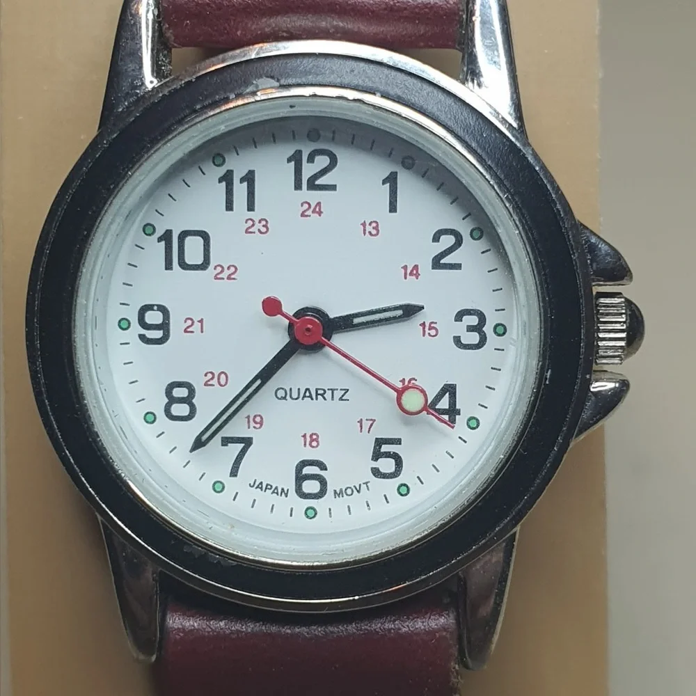 🦋10/$20🦋 Silver/BlackWhite Leather Women's Field Watch
